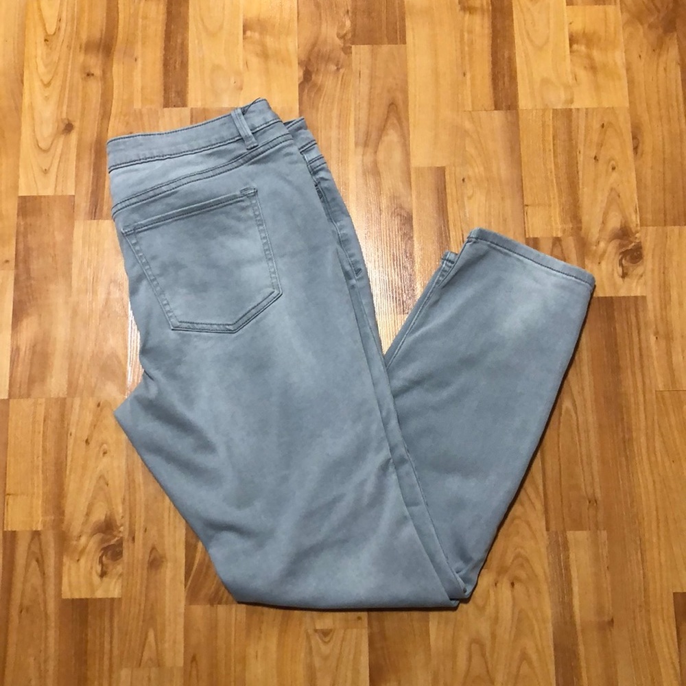 Liz Claiborne City grey ankle pants size 12